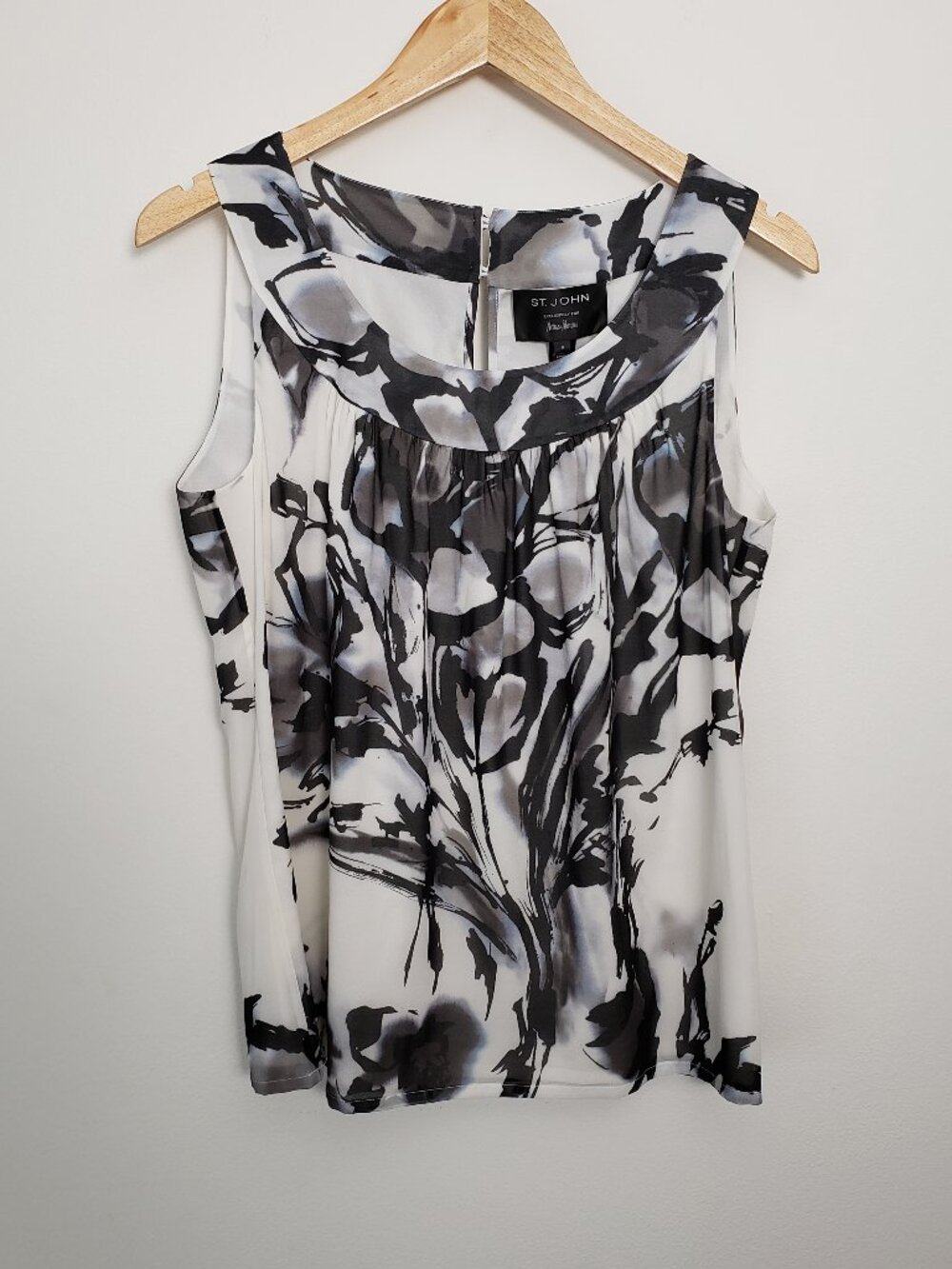 ST. JOHN / Neiman Marcus NWT Medium Silk Dress Shirt Sleeveless Blouse